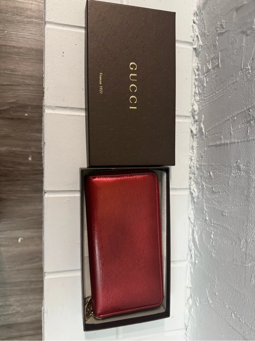 Gucci Red Zip Around Leather Card & Key Holder